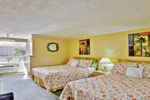Daytona Beach Studio with Private Lanai 1 Mi to Pier, Daytona Beach