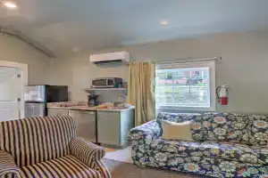 Fire Pit Access Cozy Dtwn Cottage!, Branson