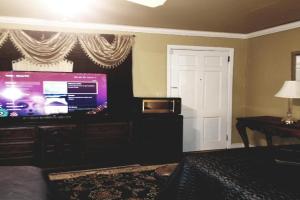 ONE OF THE BEST BARGAINS IN TOWN 50.00 A DAY Apartments, Montgomery