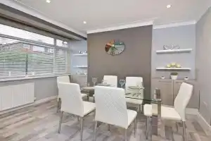Beautiful Cozy Home With Free Parking Guest house, Manchester
