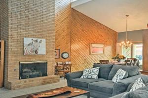 Lubbock Townhome with Grill Near TTU and Downtown! Guest house, Lubbock