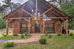 Timber Home Walk to Slopes and N Conway Shops! Guest house, North Conway