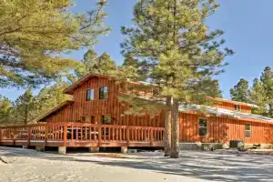 Flagstaff Cabin on 5 Acres with Fireplace and Fire Pit Guest house, Flagstaff