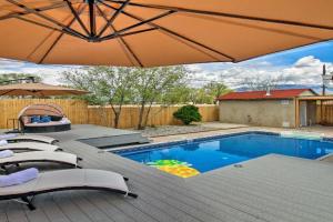 Luxury Home with Pool, Deck, and Hot Tub! Guest house, Albuquerque