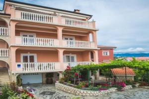 Apartment in with balcony, air conditioning, WiFi, washing machine (4886-4), Lopar