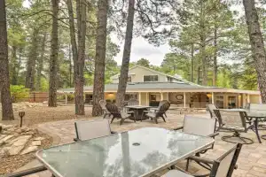 Expansive Family Retreat with Media Room!, Flagstaff