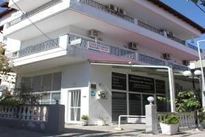 Lena Studios in, Hanioti