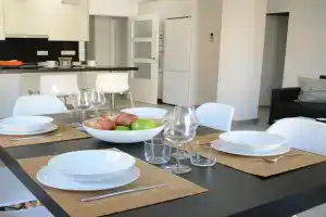LUMINOSO Y MODERNO APARTAMENTO EN EL CENTRO, Granada