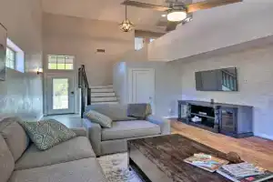 Modern Home with BBQ Walk Downtown! Guest house, Flagstaff