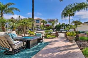 Oceanside Home with Rooftop Patio, Walk to Beach! Guest house, Oceanside