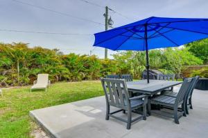 Dog-Friendly Home with Yard about 6 Miles to the Beach! Guest house, Sarasota
