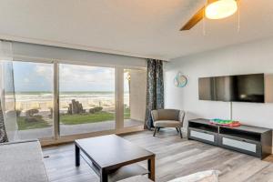 Cozy Condo - Steps to Ocean! Apartments, Daytona Beach