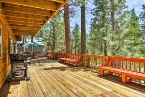 4 Mi to Heavenly Home with Deck in Guest house, South Lake Tahoe