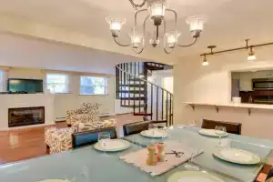 Shop, Dine, Explore Commercial St! Coastal Retreat Apartments, Provincetown