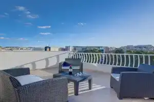 Centric and Modern Penthouse close to Amenities, Gzira