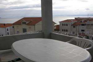 Apartment in with sea view, terrace, air conditioning, washing machine (595-1), Omis