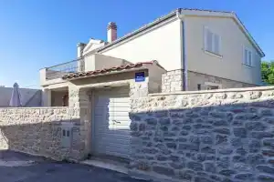 Stone House in near the Sea, Kozino