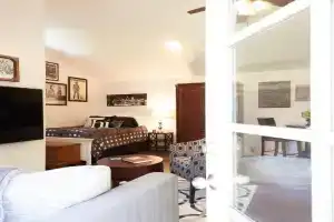 Willow Glen Private Studio - 1 Queen Bed and 1 Queen Inflatable, San Jose