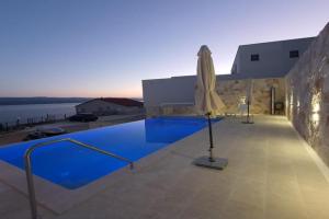 Apartment 2 with pool and amazing sea view, Mimice