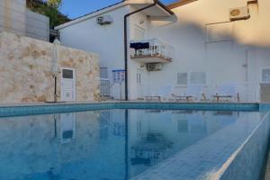 Apartment 4 with pool and amazing sea view, Mimice