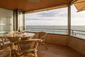 Spacious Apartment with Sea View Terrace in, Calafell