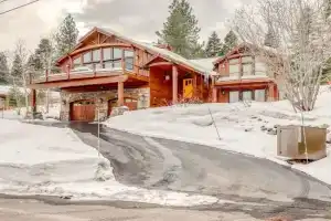 Extraordinary Tahoe-Donner Modern Mountain Home Guest house, Truckee