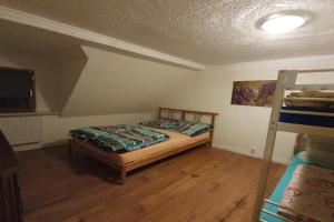 Monteur wohnung in 2 Zimmer Dachgeschoss Apartments, Neumunster