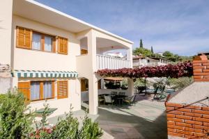 Apartments by the sea Cove Ljubljeva, Trogir - 18052, Vinisce