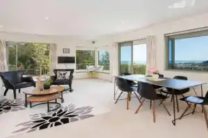 Hilltop Getaway - Views and Spa Pool! Guest house, Nelson