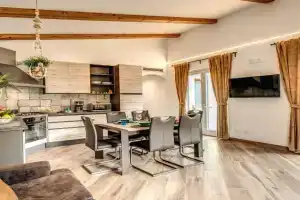 CHEZ MARIE' - modern apartment in countryside, Sorrento
