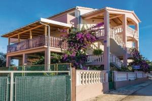 Apartments with parking space, Zadar - 18056, Bibinje