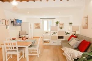 Puccini fresco - Appartamento Centro WiFi AirC Netflix Apartments, Lucca