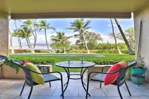 Ocean-View Condo with Lanai Steps to Beach! Apartments, Kihei