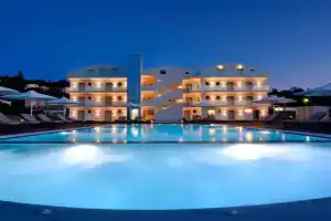 V Luxury Suites, Perama