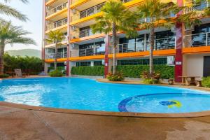 NaiHarn Sea Condo, Top floor, Mountain View Apartments, Nai Harn