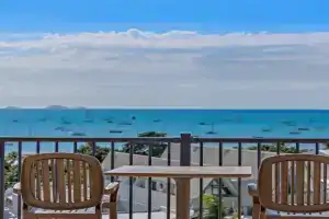 OCEAN VIEWS 10 Apartments, Airlie Beach