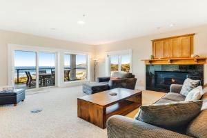 Shoreline Ridge #C303 - Penthouse Suite, Newport