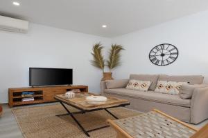 Amazing Beach House with Balcony (Free WI-FI), Lagos