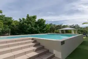 Alpha 8 on Waterson - Apartments, Airlie Beach