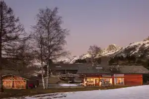 Chalet Taconnaz - Warm & Cosy 3BR Chalet with Fireplace in Nature - By Cozee Rentals, Chamonix