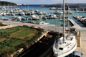 Mgarr Waterfront Cosy Apartment 2 by Gozo, Ghajnsielem