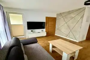 Jurajska Plaza - Nowoczesny apartament z osobną sypialnią, KLIMATYZACJA, Parking prywatny GRATIS -, Kielce