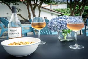city center, 200 meters to marina, walk to everything, private yard and garden Guest house, Ponta Delgada