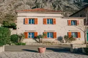 Casa Pasinovic, Ljuta