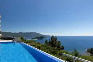 Altezza Premium Tophill best view and pool Apartments, Budva