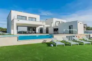 Villa Corb Mari I by Sealand Villas, Platja de Muro