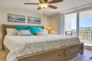 Snowbirds Retreat Walkable Condo with View! Apartments, Destin