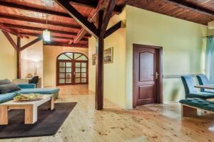 DuMalux apartment, Subotitsa