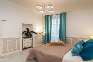 HOLLY HOUSE, La Spezia