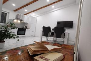 Apartmani Pina 2, Kastel Stari